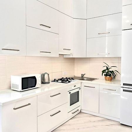 Семицвіт Apartment Lviv Bagian luar foto