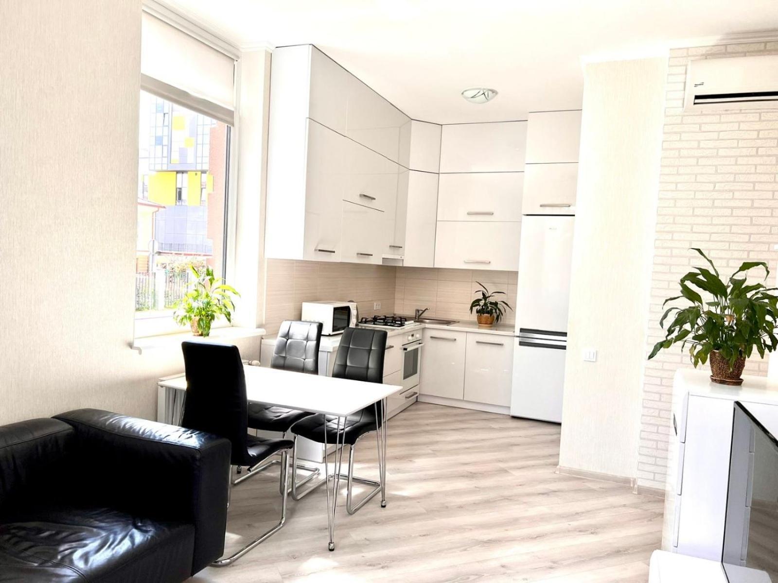 Семицвіт Apartment Lviv Bagian luar foto