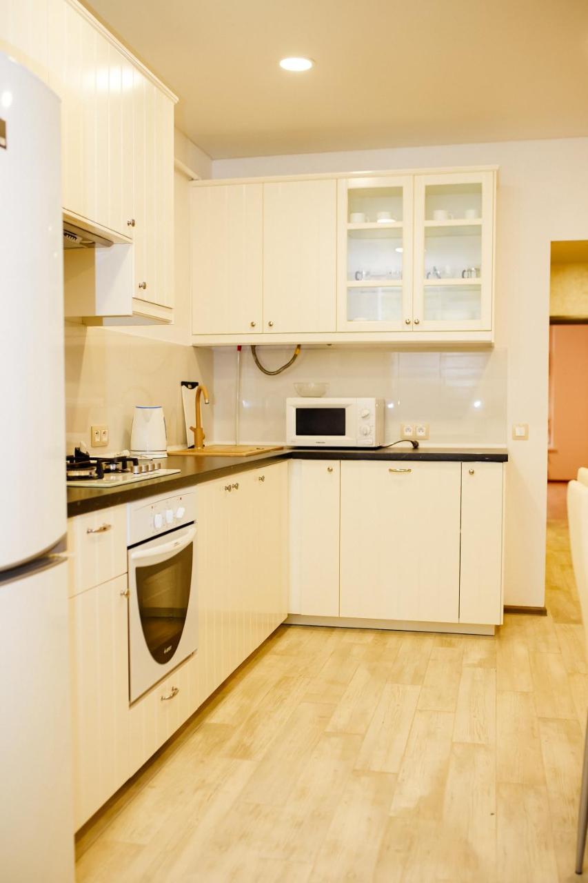 Семицвіт Apartment Lviv Bagian luar foto